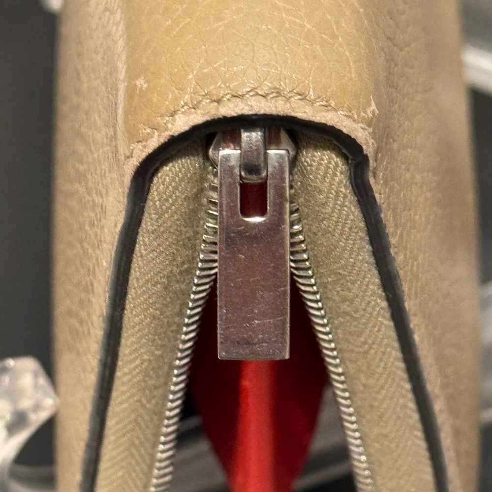 Celine Round Long Wallet Beige Leather CELINE in near MINT condition. - Picture 6 of 10